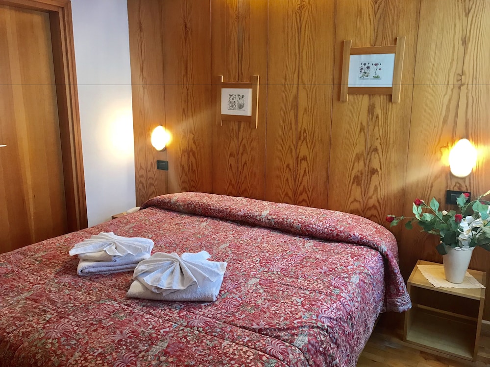 Hotel Monti Pallidi 13/37