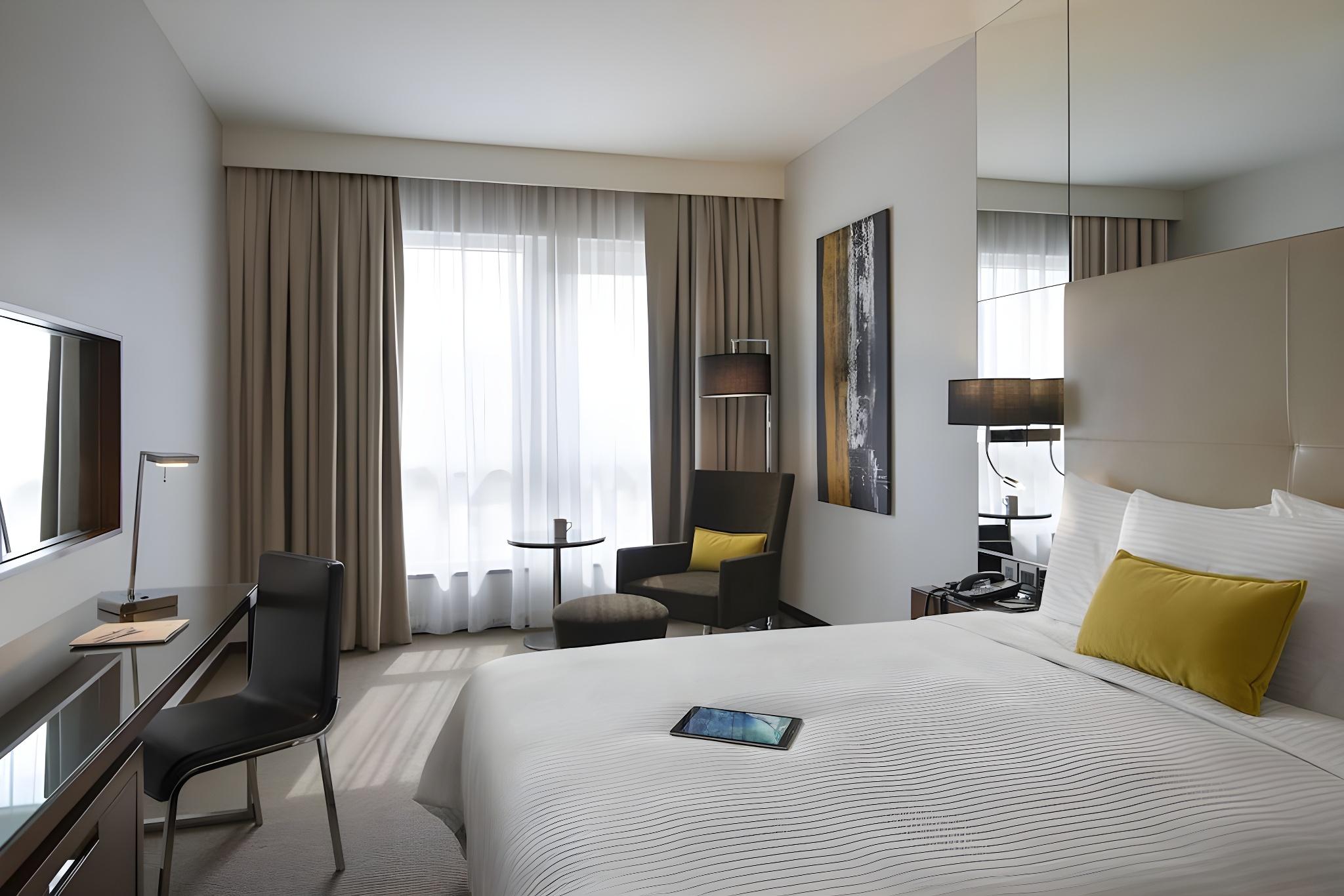 Connecting, Family, Multiple Beds