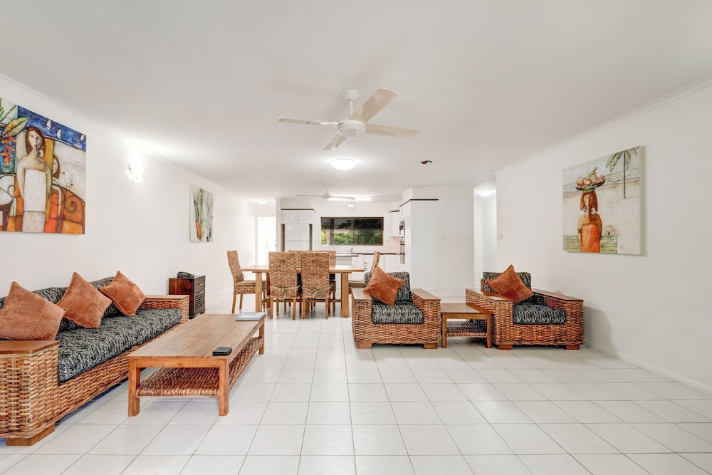 Roydon Beachfront Holiday Apartments 20/50