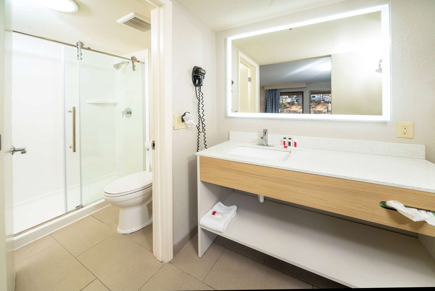 Days Inn by Wyndham Atlanta Stone Mountain 11/13
