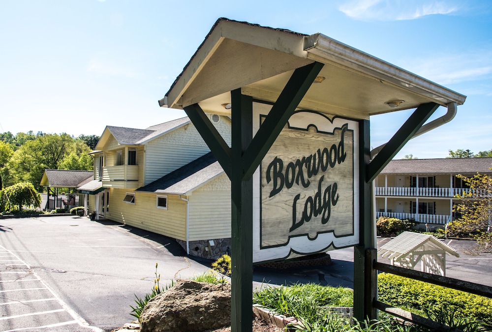 Boxwood Lodge Blowing Rock near Boone-University 2/76