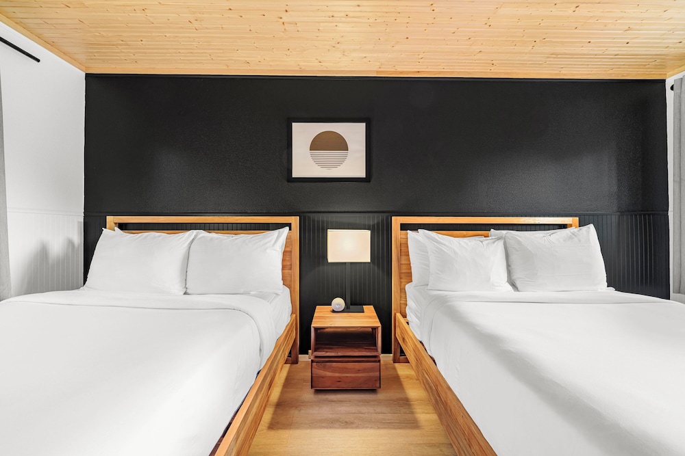 Placid Bay Hotel 9/50