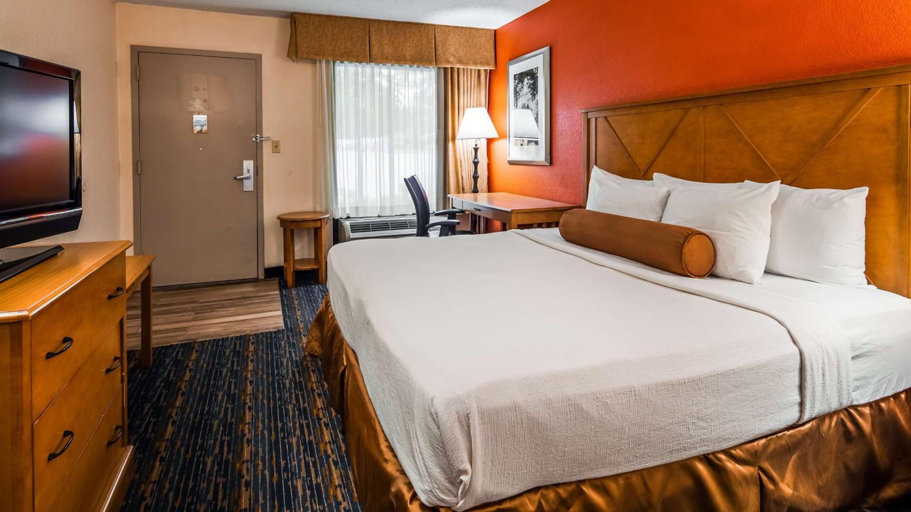 غرفة بسرير كينج في الطابق الأرضي، Best Western Dulles Airport Inn 5/10
