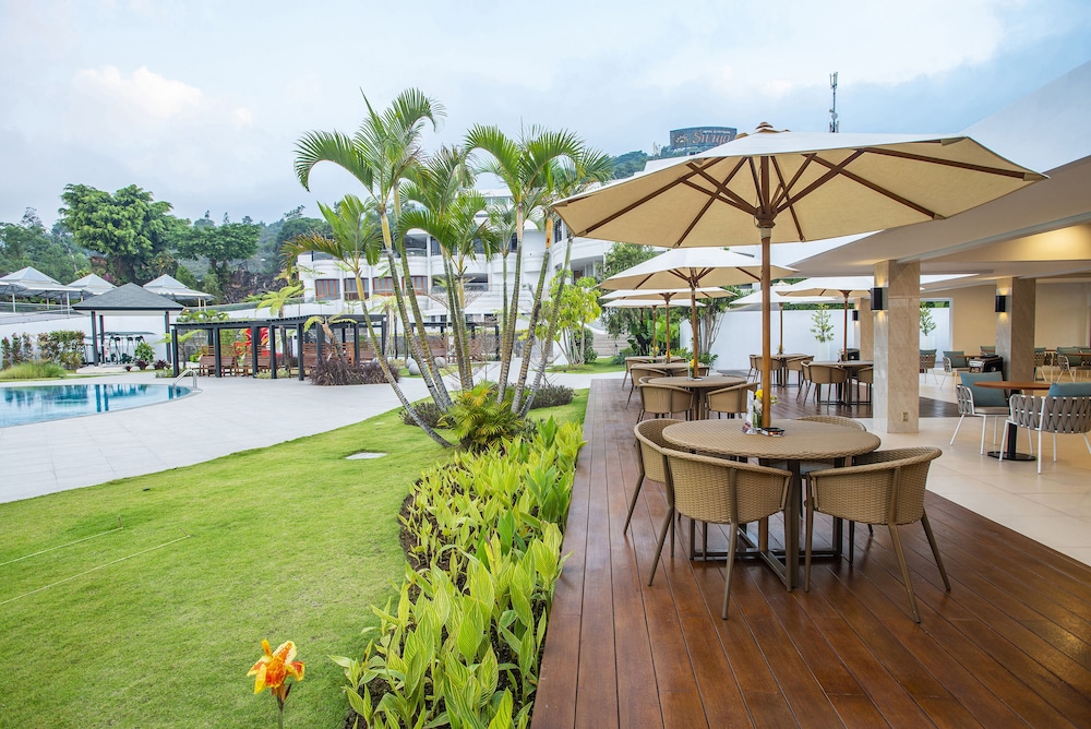 Surya Hotel Cottages Prigen 32/52