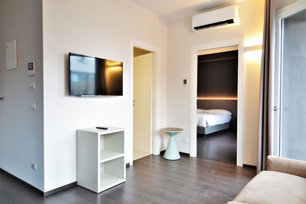 Venice Terminal Apartments and Suites 12/30