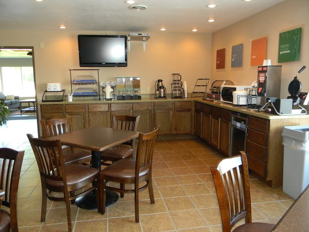 Boarders Inn & Suites by Cobblestone Hotels - Munising 33/51