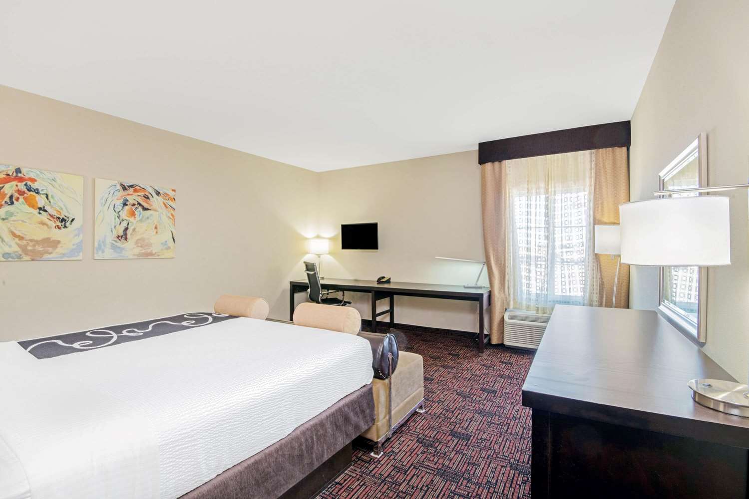 La Quinta Inn & Suites by Wyndham Elk City 3/7