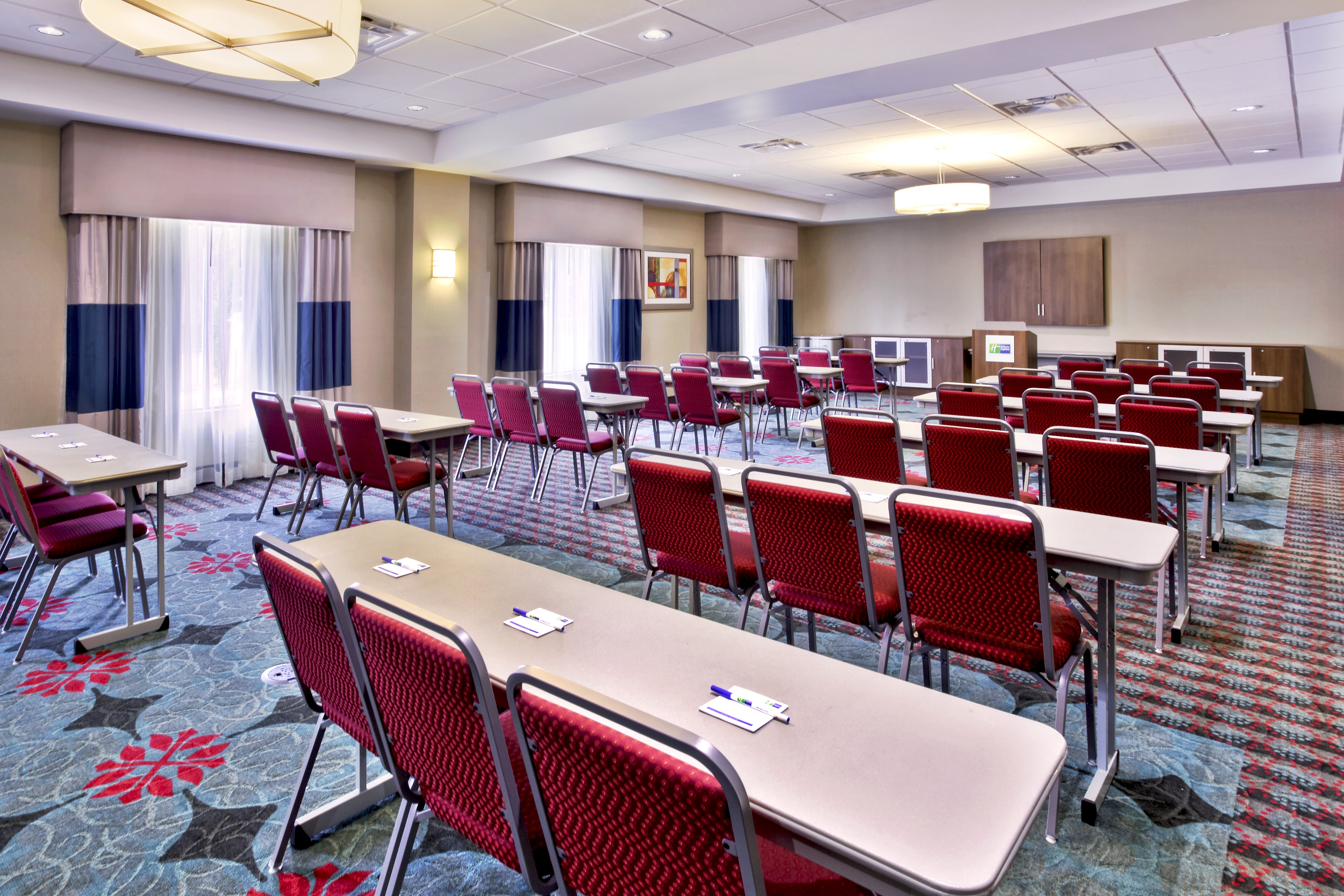 Holiday Inn Express Hotel Amp Suites Oak Ridge 43/46
