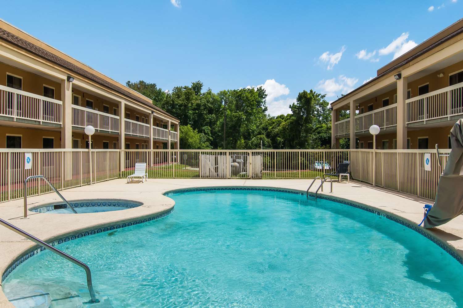 Suburban Studios Hotel Kingsland Near I-95 33/33