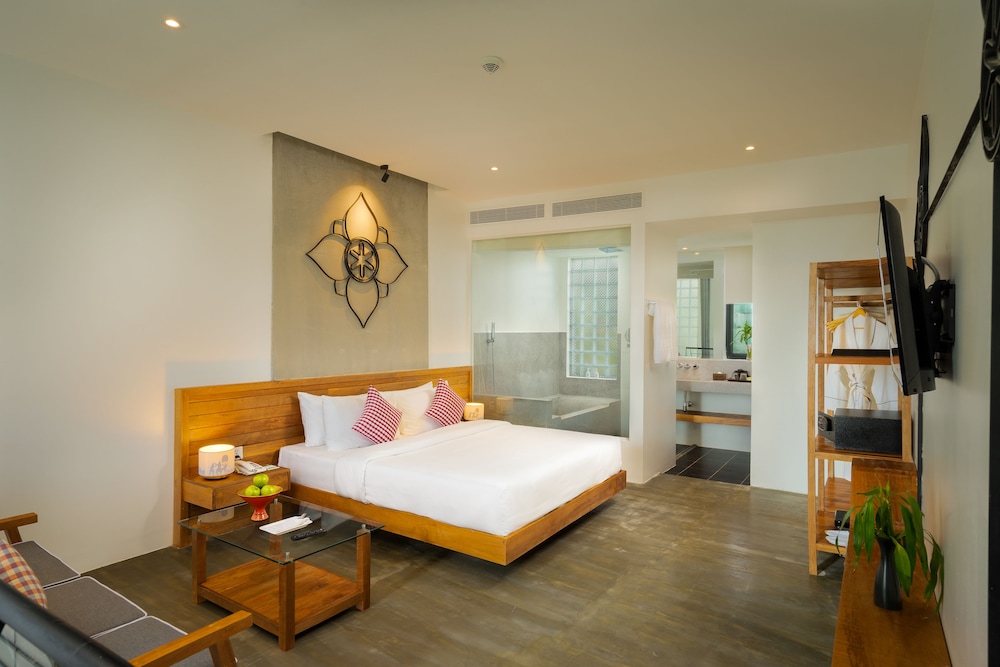 Penthouse Suite, Twin Beds, King Bed, Pool View, Sofa, Balcony