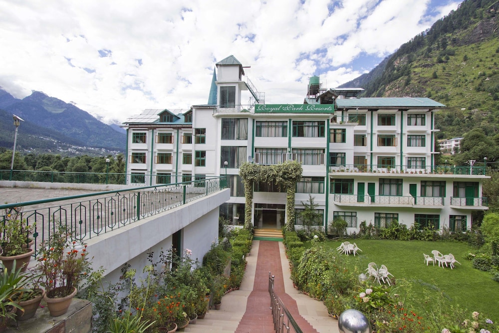 ROYAL PARK RESORT. 6/47