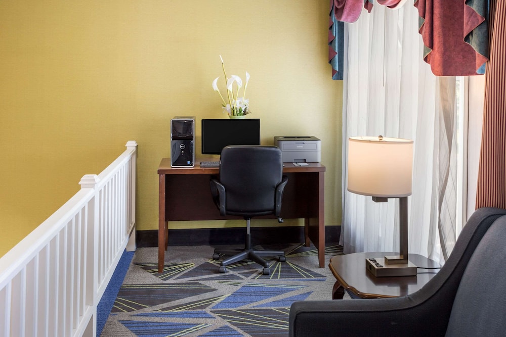 Quality Inn Lebanon, NH 28/37