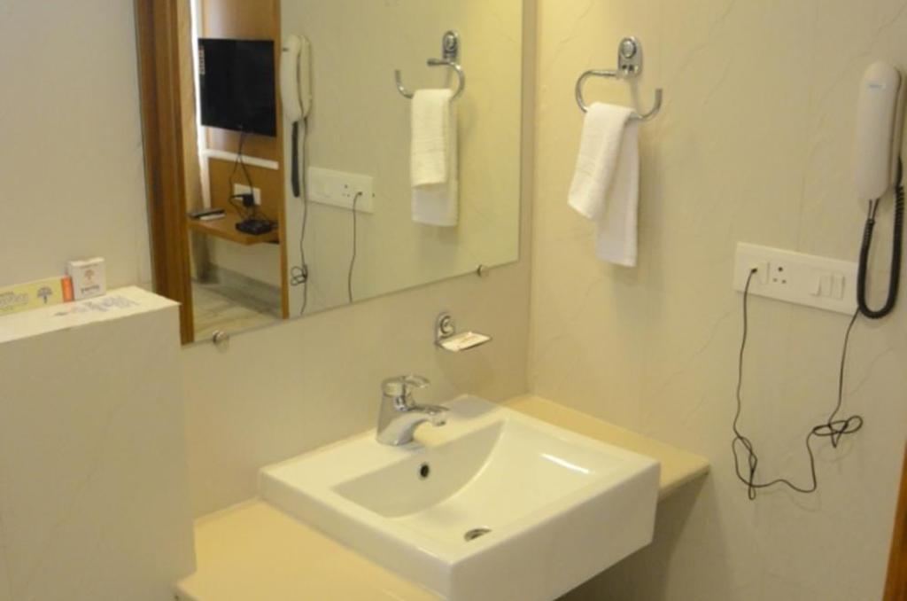 Hotel Yuvraj 35/35