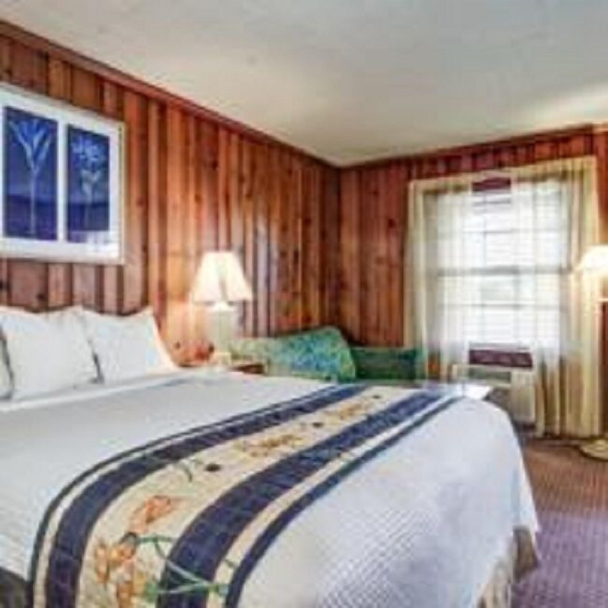 Standard, Queen Bed