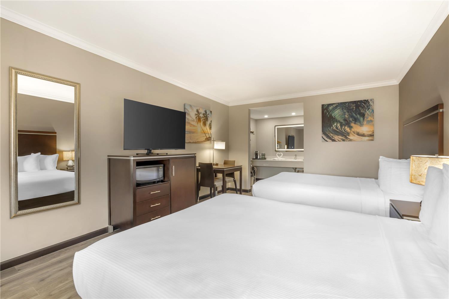 Upstairs, 2 Queen Beds