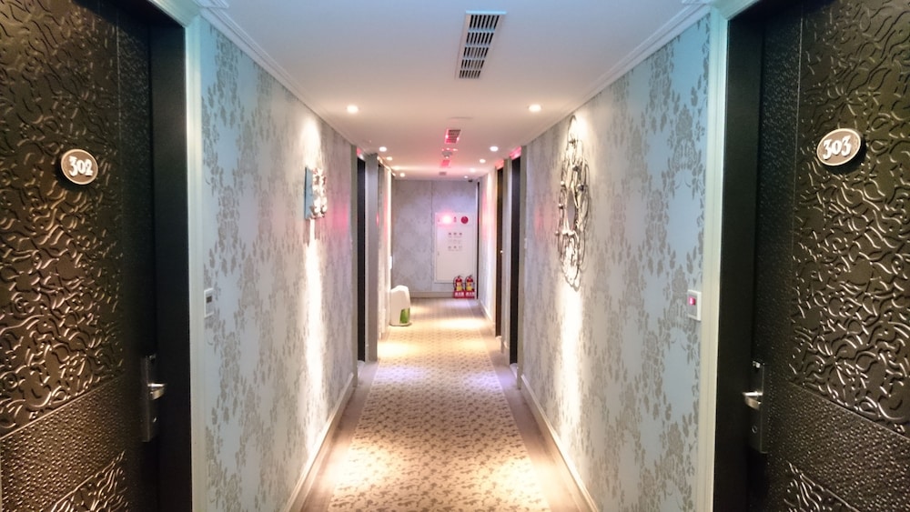 MRT Hotel 47/59