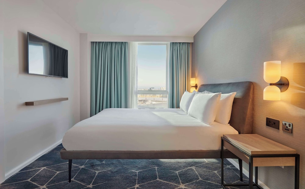 SUITE, KING BED