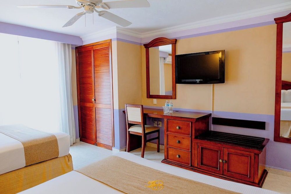 Hotel Plaza Colonial 53/62