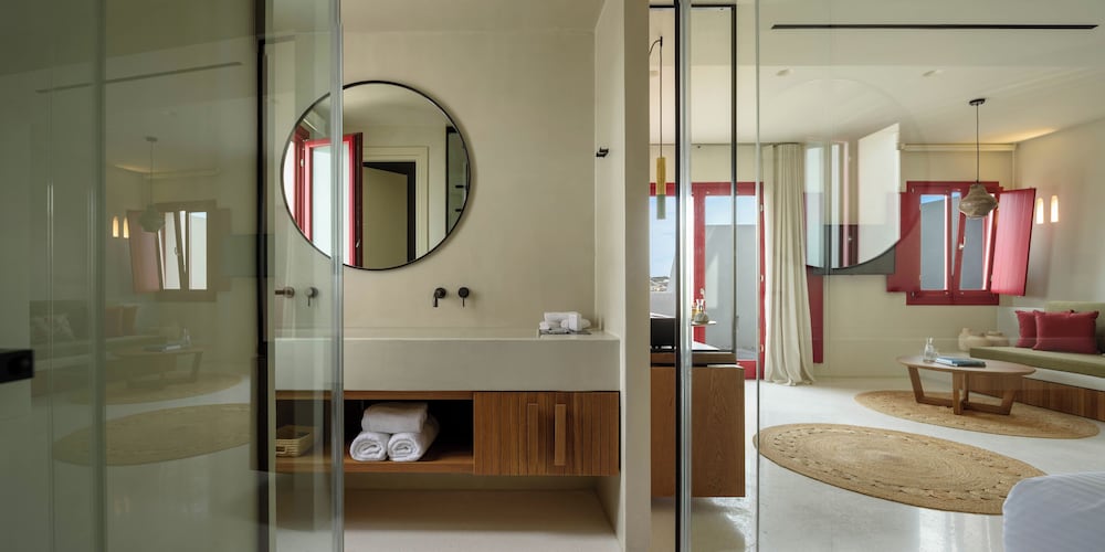 Potnia Theron Suites 77/79