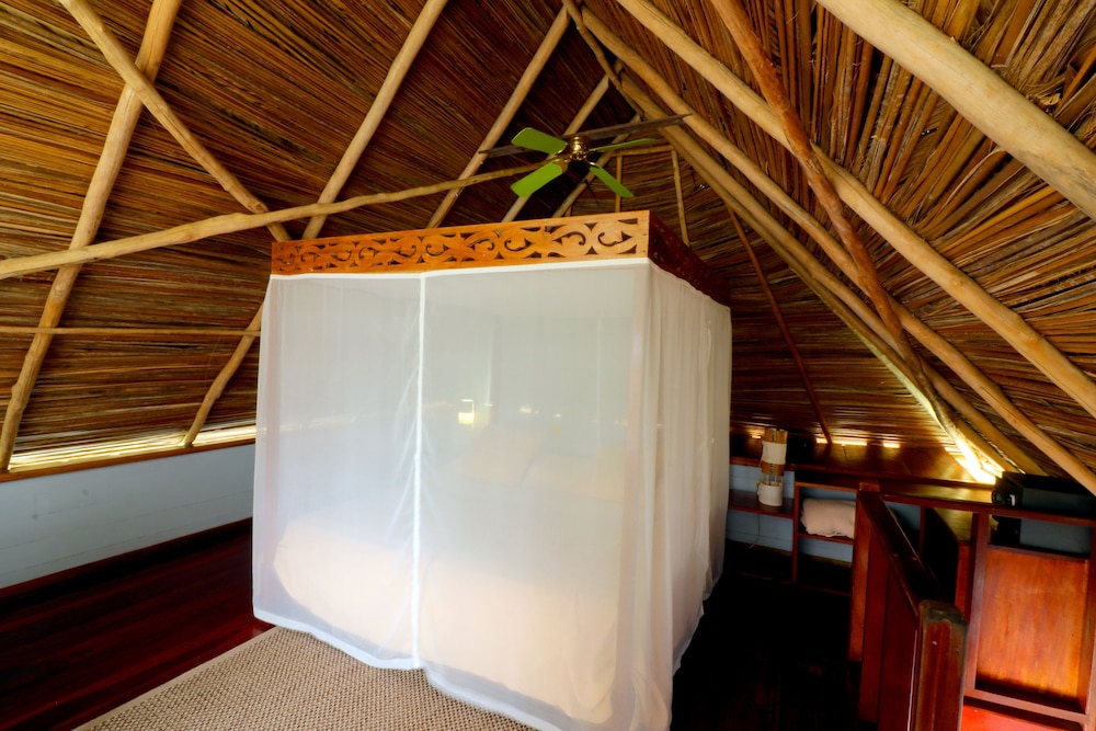 Punta Caracol Acqua Lodge Bp 11/45