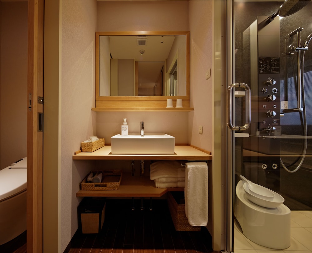 Cocochee Hotel Numazu 31/33
