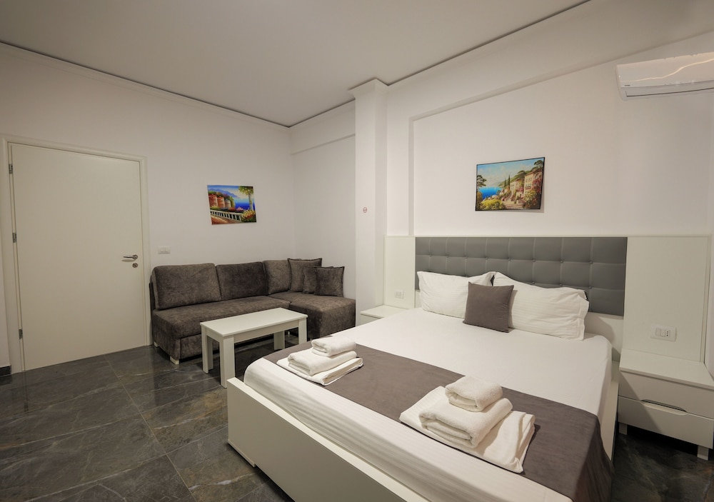 ROOM, QUADRUPLE, SIDE SEA VIEW