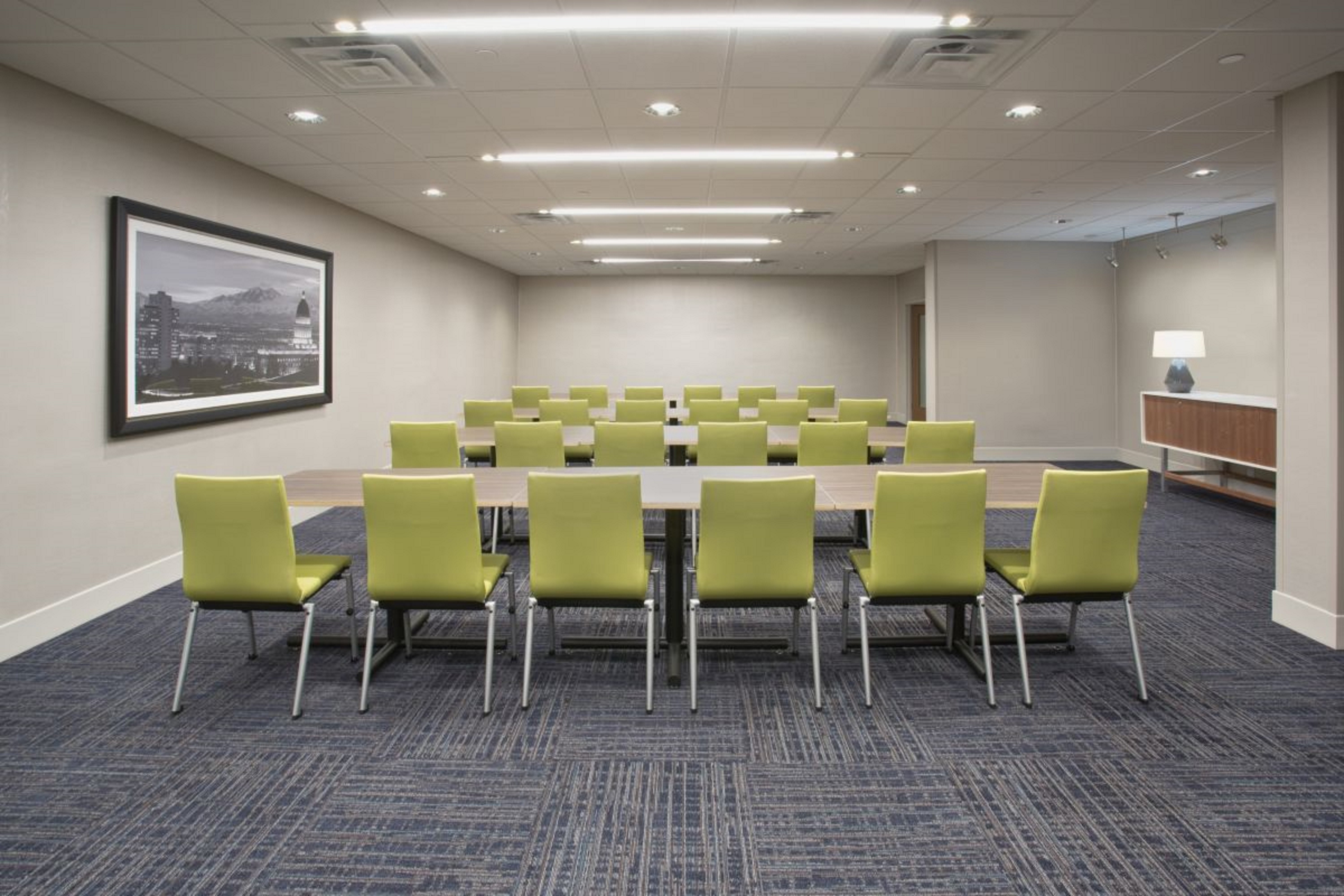 Holiday Inn Express & Suites Parsons 34/39