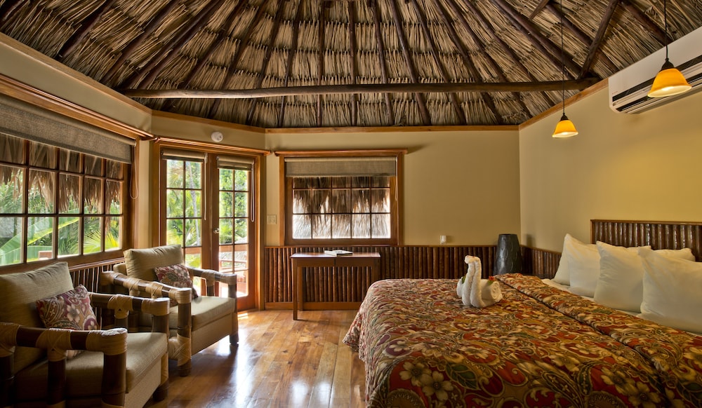 DELUXE, KING BED, SEA SIDE