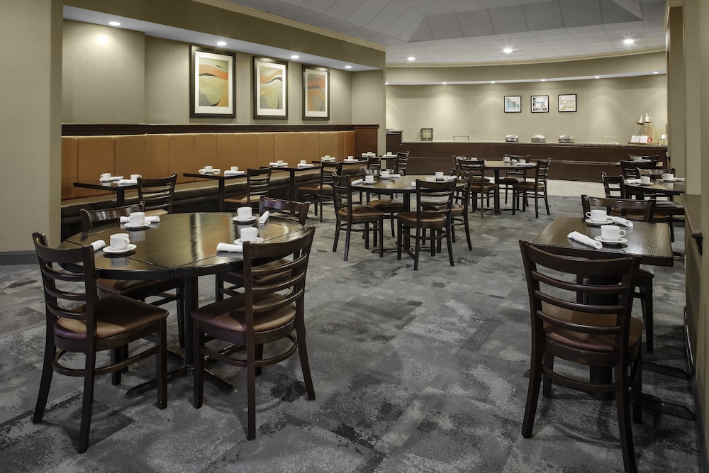 Holiday Inn Suites Boston Peabody 41/62