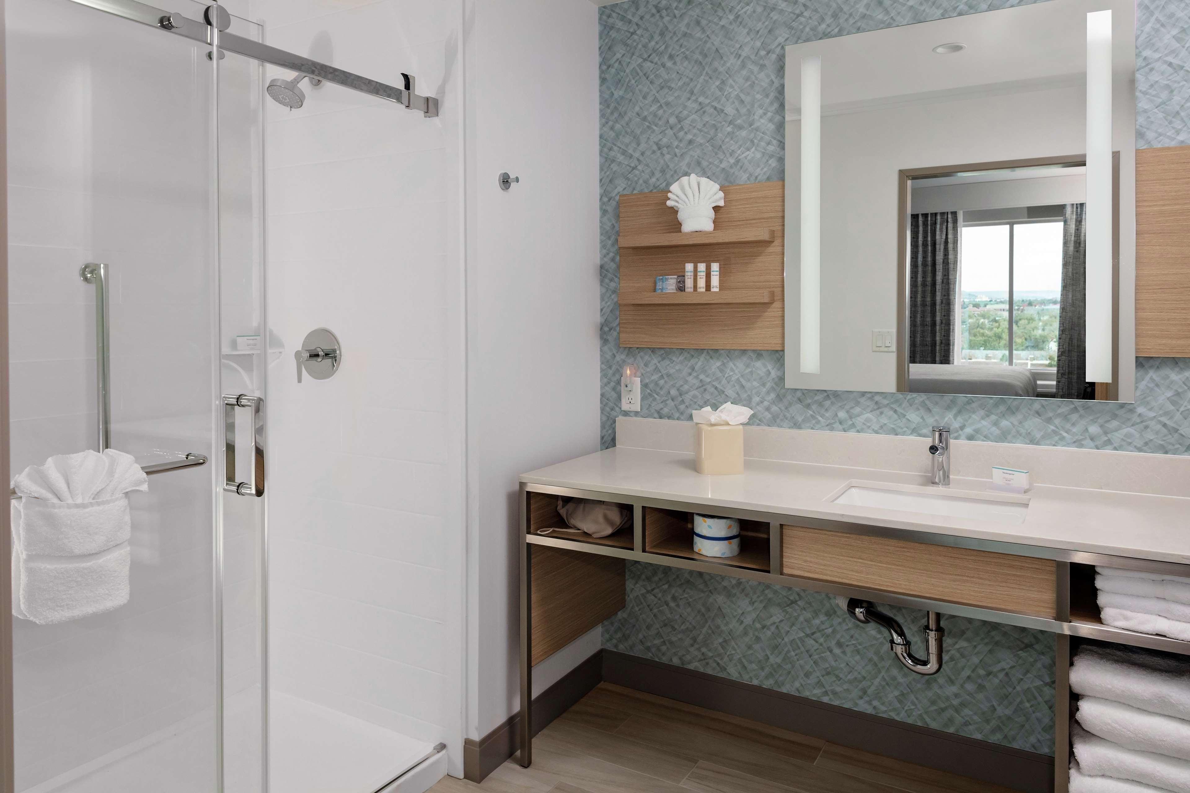 1 BEDROOM, SUITE, KING BED
