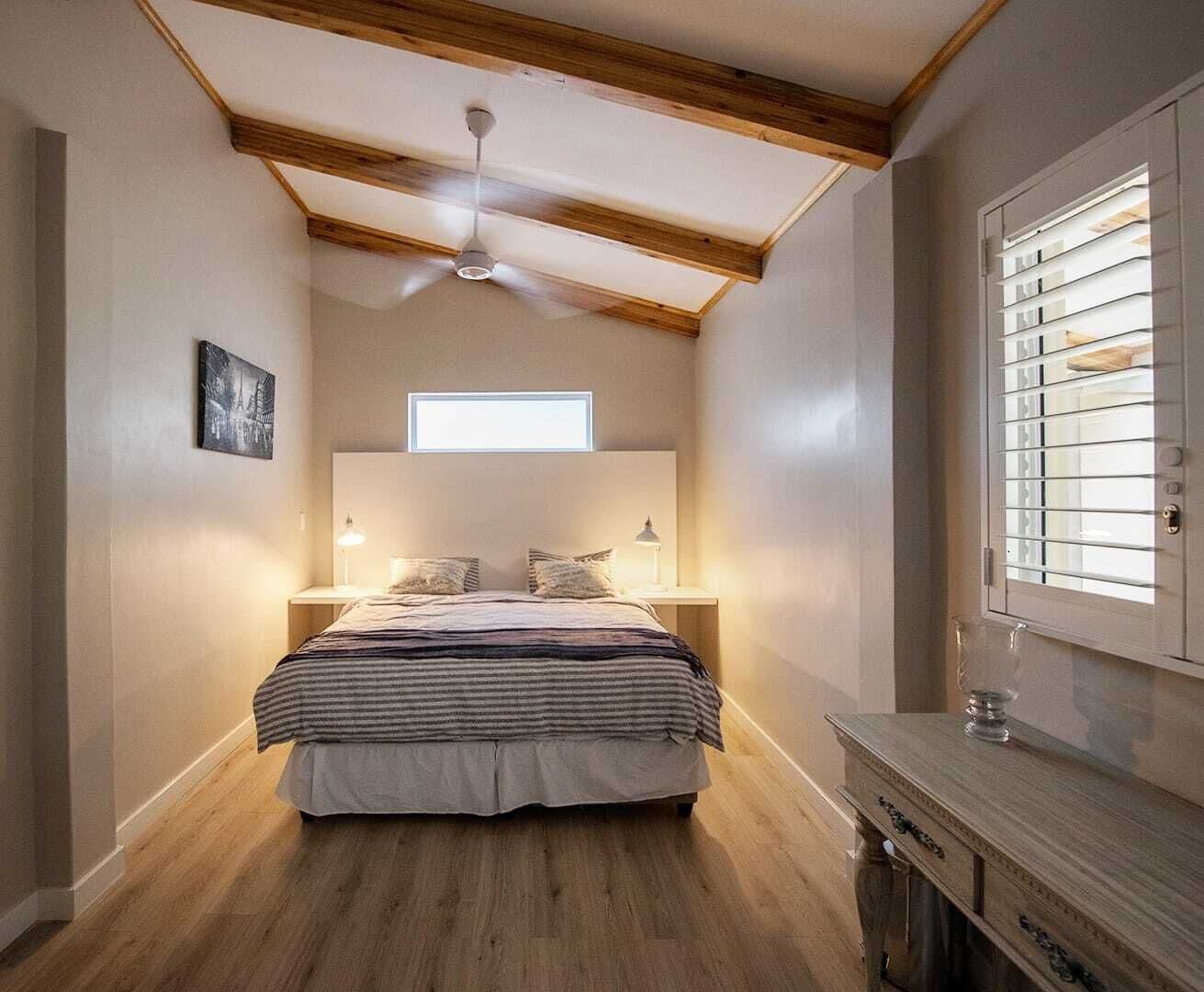 Room, King Bed, Valley View, Sofa
