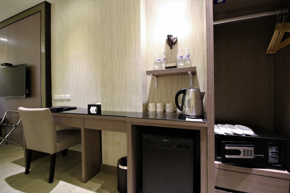 J Hotel 47/60