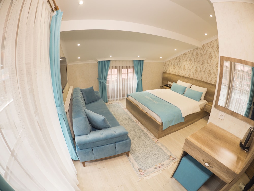 Elif Inan Motel 22/50