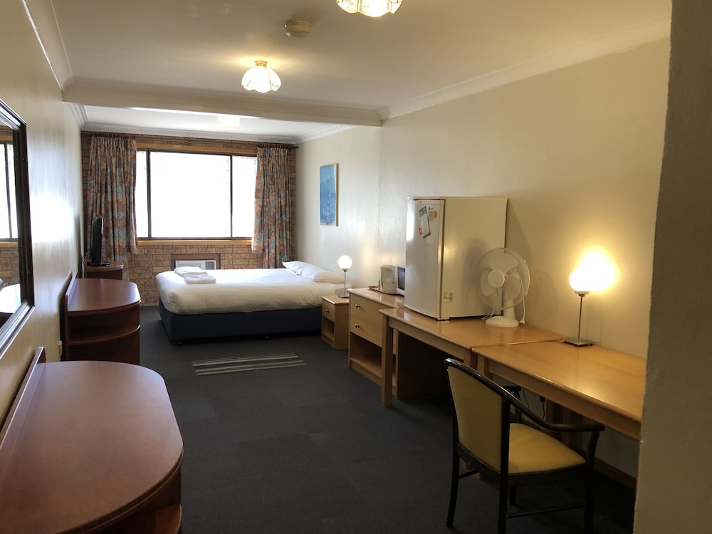 Canberra Lyneham Motor Inn 36/48