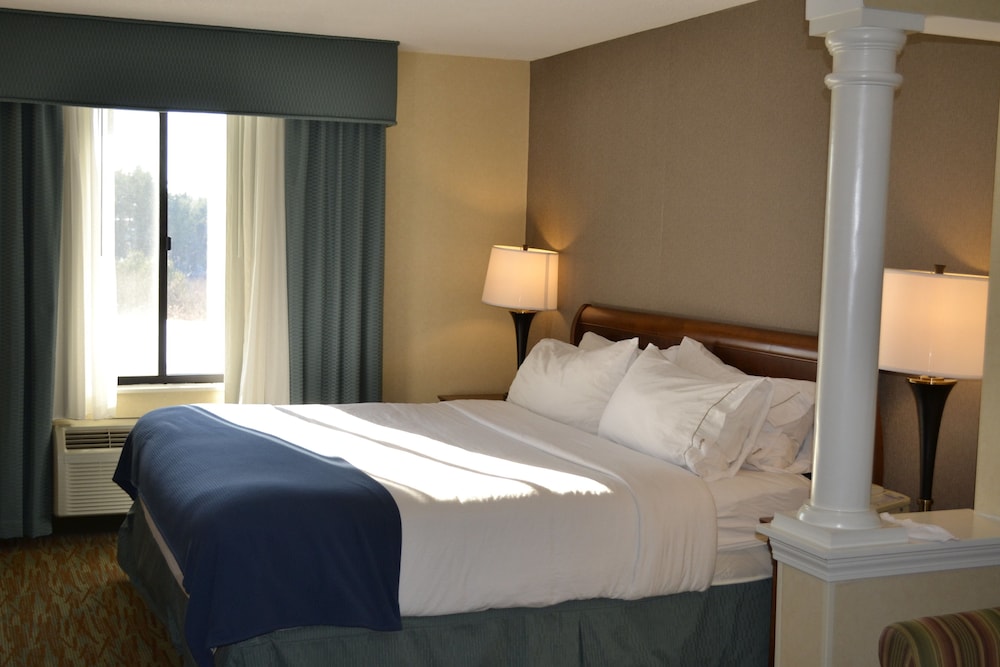 Holiday Inn Express Biddeford 12/50