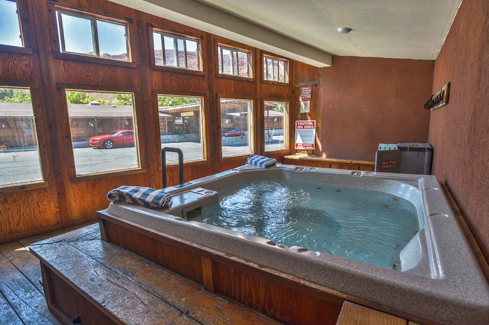 Red Stone Inn 24/44