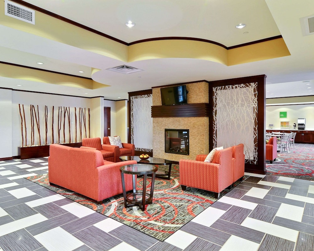 Comfort Suites Uniontown, PA 32/44