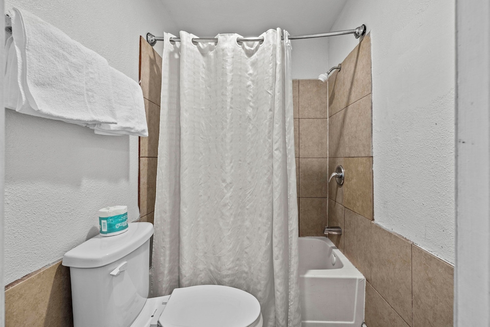 American Executive Inn 56/58