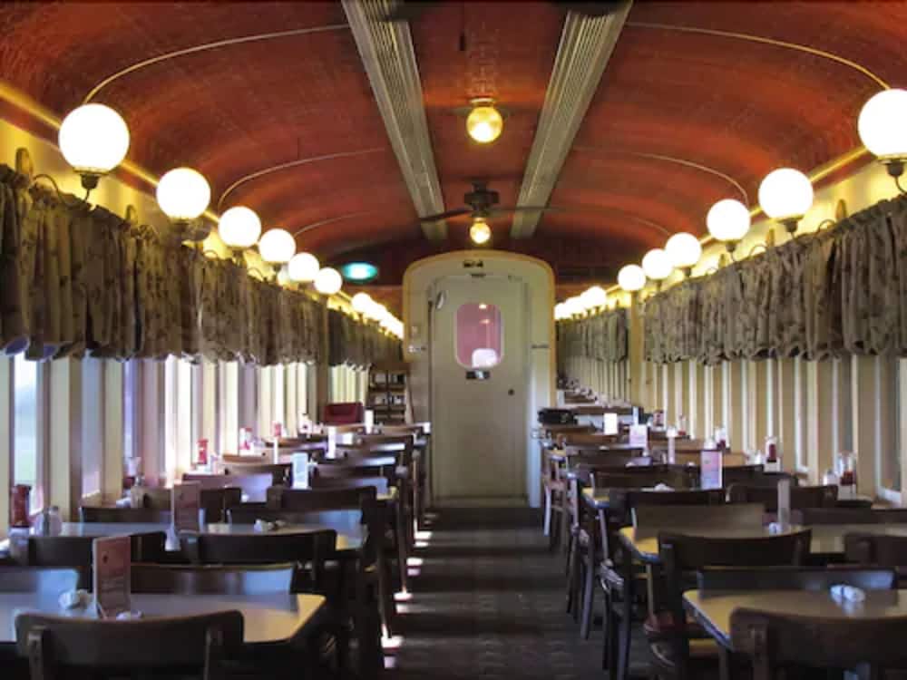 Red Caboose Motel 35/50