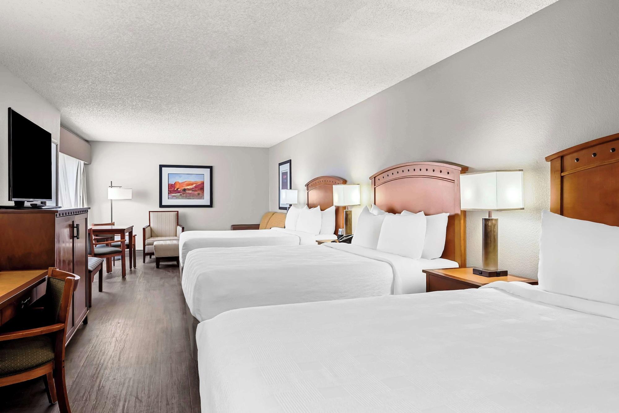 Suite, Multiple Beds, Kitchen, Large