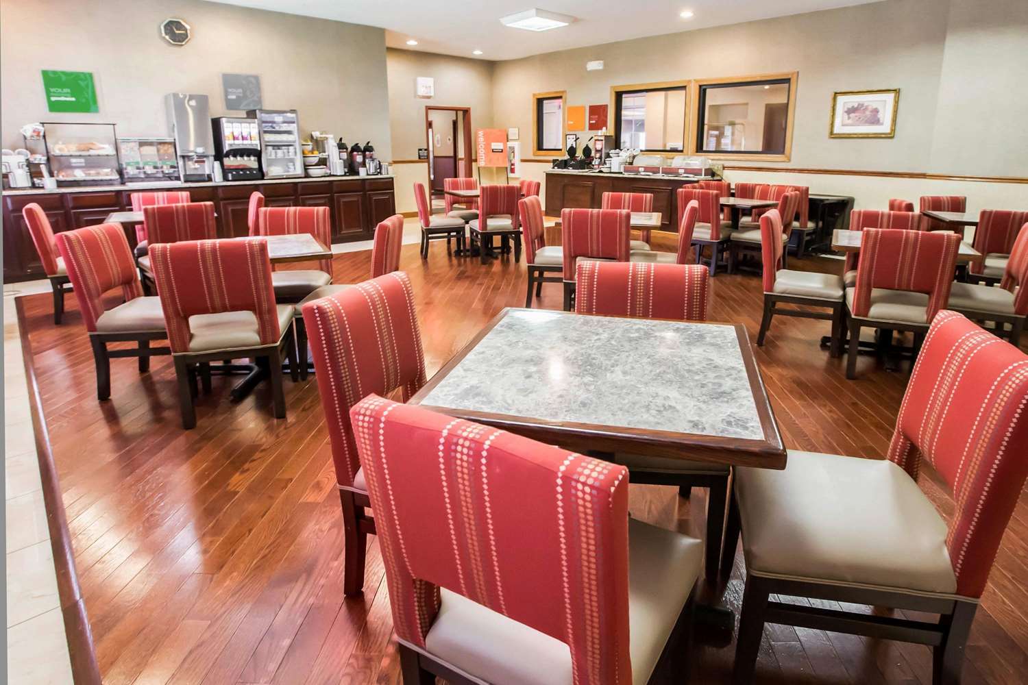 Comfort Inn Crystal Lake - Algonquin 22/33