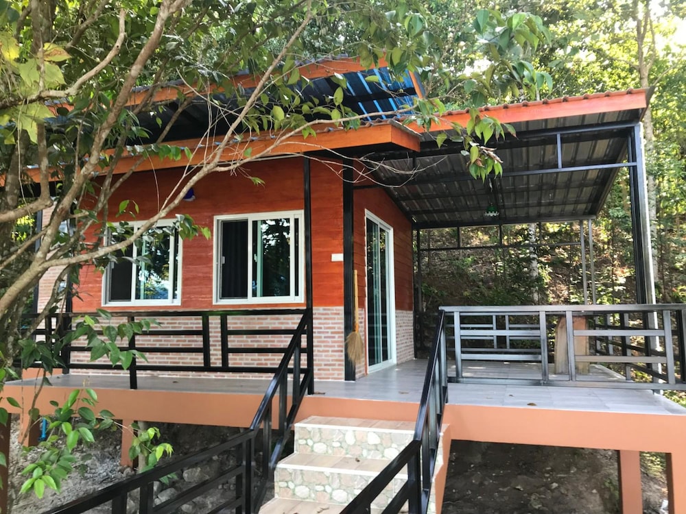 Koh Chang Resort Ranong 6/50