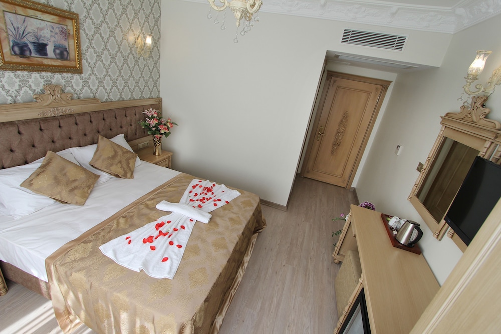 Apple Tree Hotel 10/68