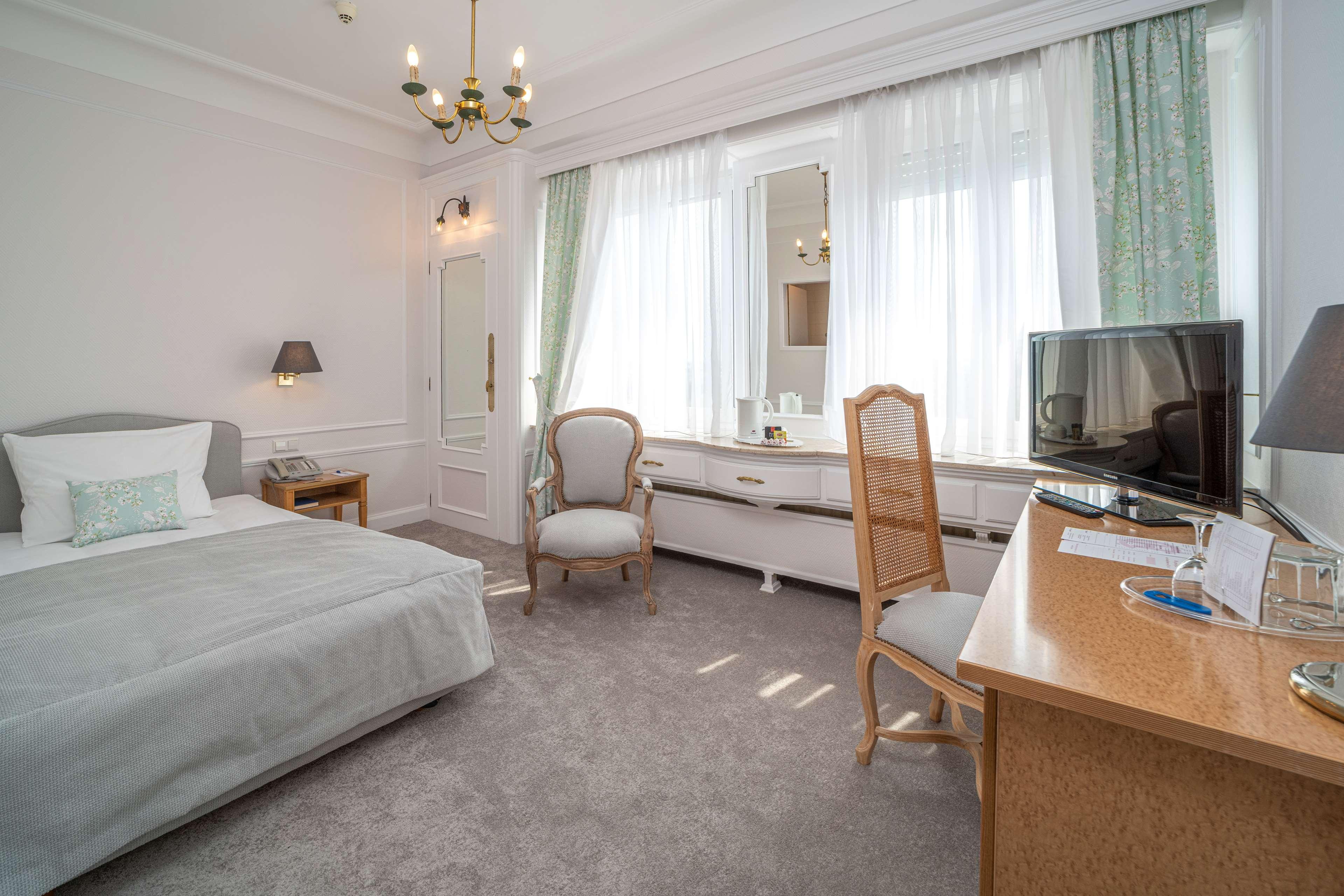 Superior, Single Bed, Valley View