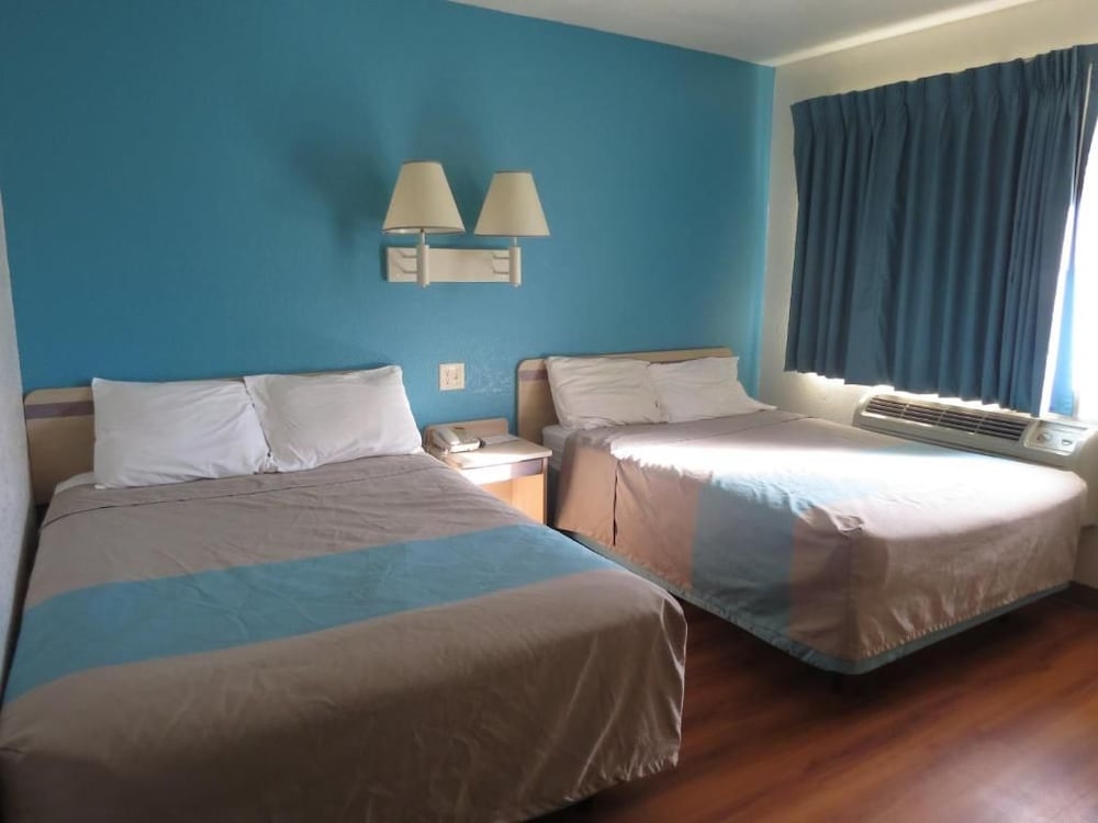 Motel6 Mitchell, SD 27/68