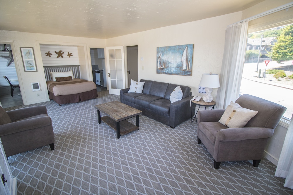 Capitola Venetian Hotel 45/60