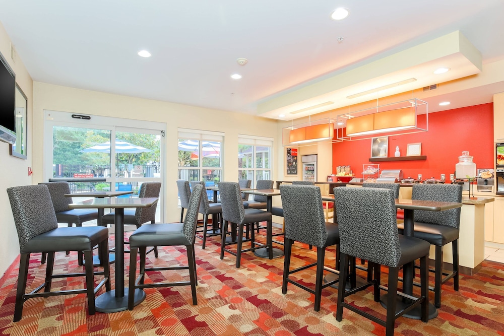 Sonesta Simply Suites Houston Brookhollow 21/32