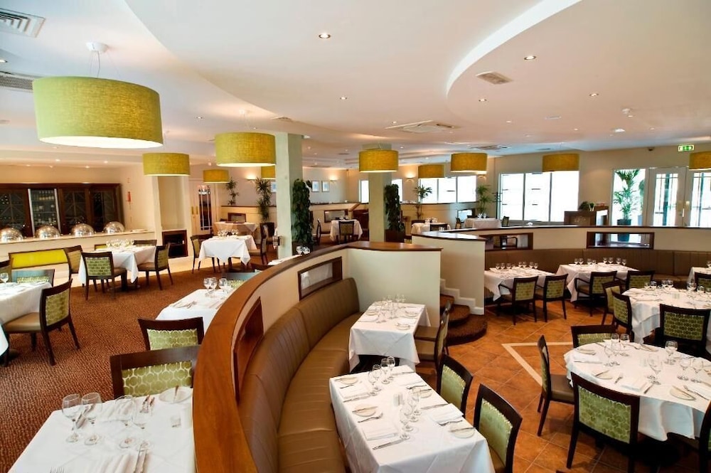Charleville Park Hotel 25/29