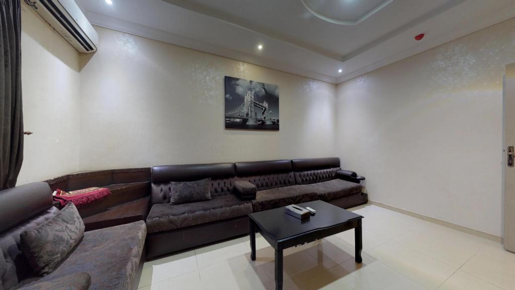 هابي بيتش البساتين(Shati Albasateen Serviced Apartments) 16/25