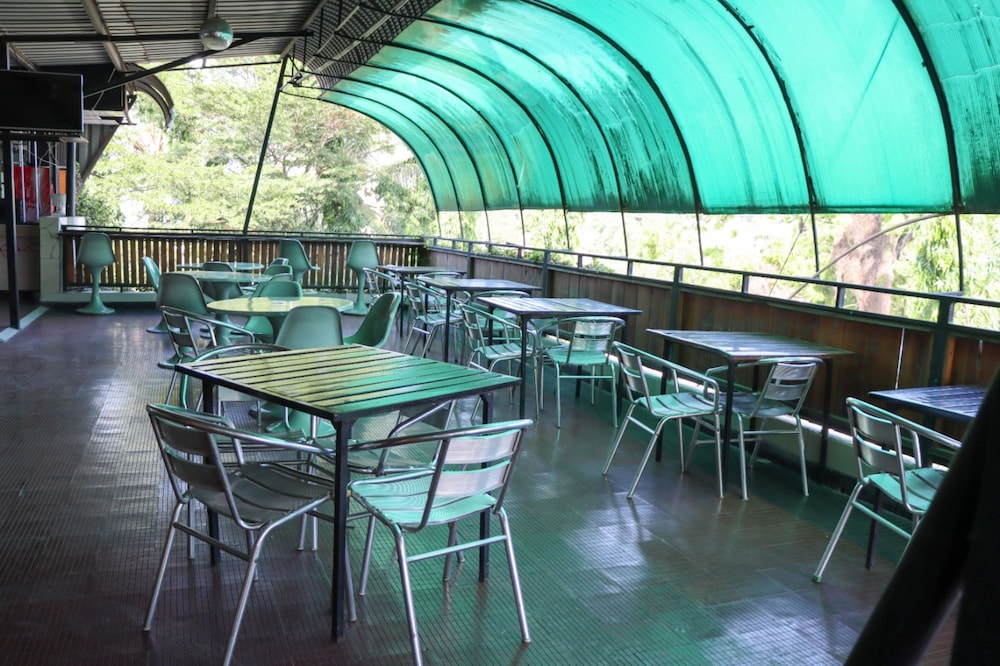 Darajani Hotel Ltd 28/50